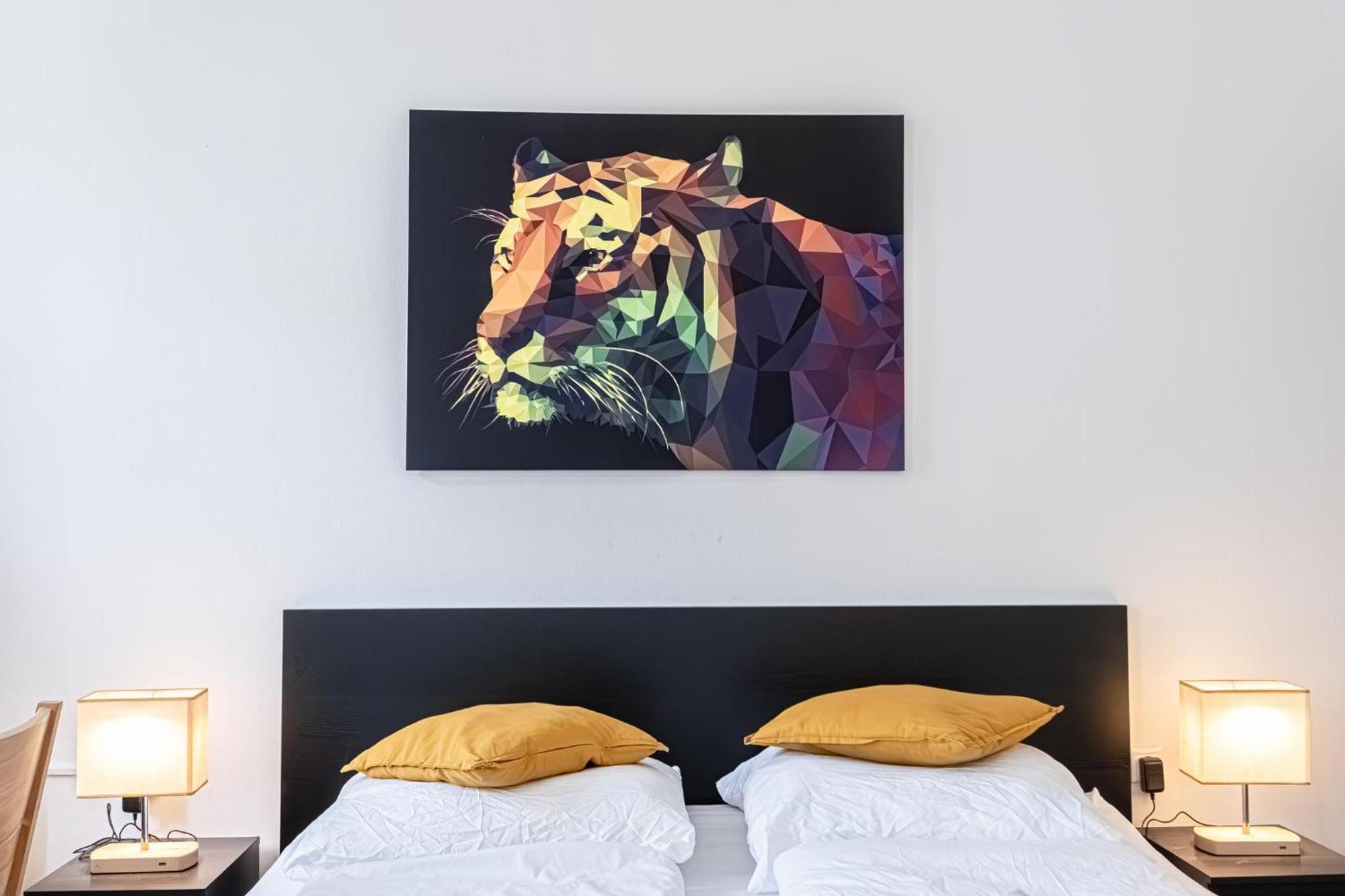 Explore Vienna: 1Br Retreat Near Westbahnhof Luaran gambar
