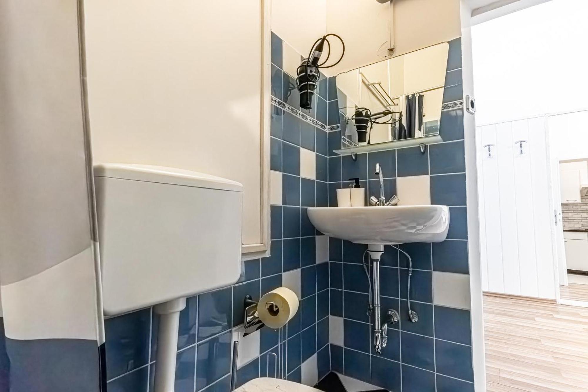 Explore Vienna: 1Br Retreat Near Westbahnhof Luaran gambar