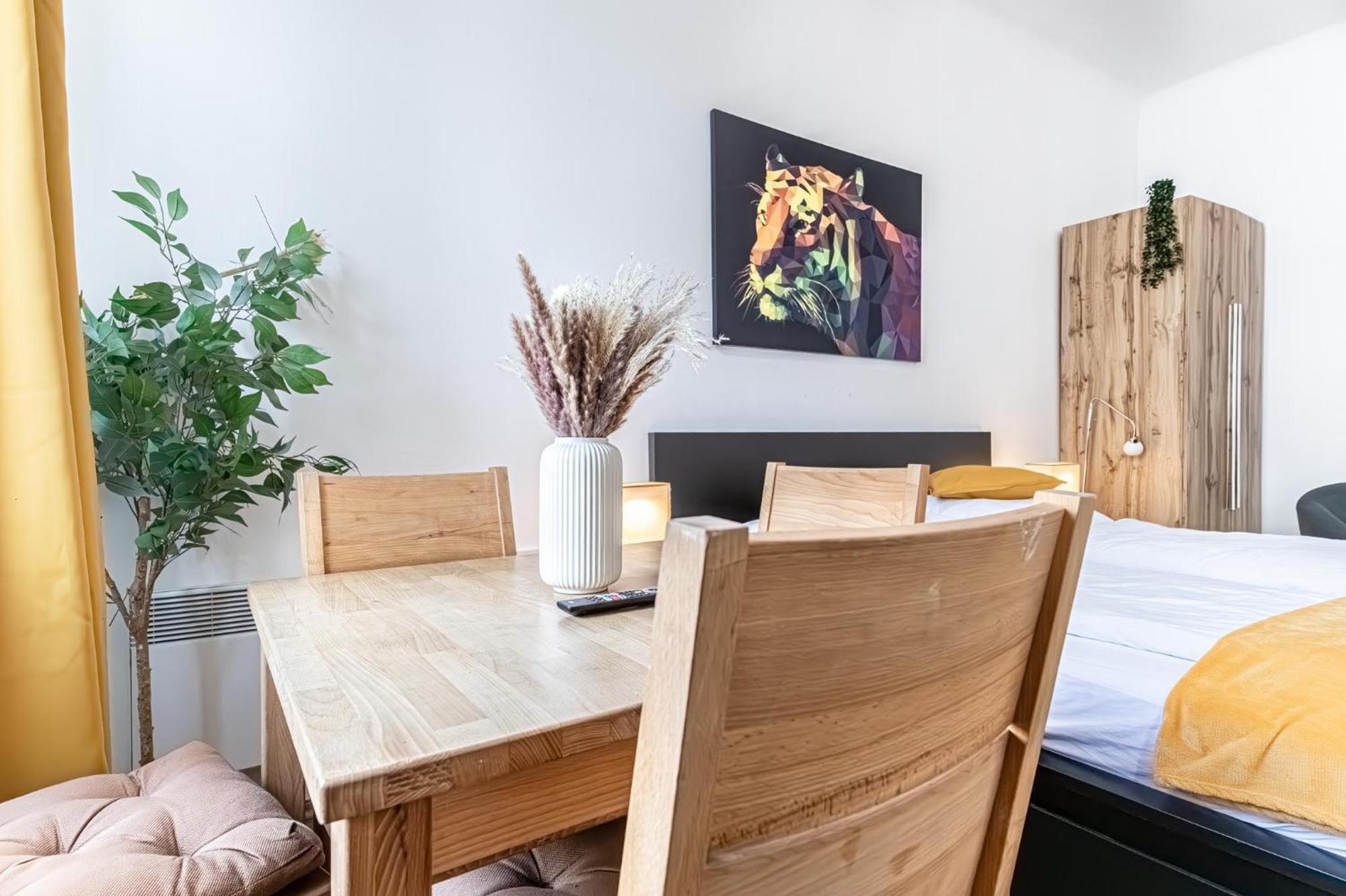 Explore Vienna: 1Br Retreat Near Westbahnhof Luaran gambar